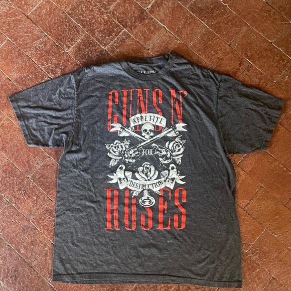 Band Tee- Guns N’ Roses Short Sleeve Graphic T - Picture 2 of 2